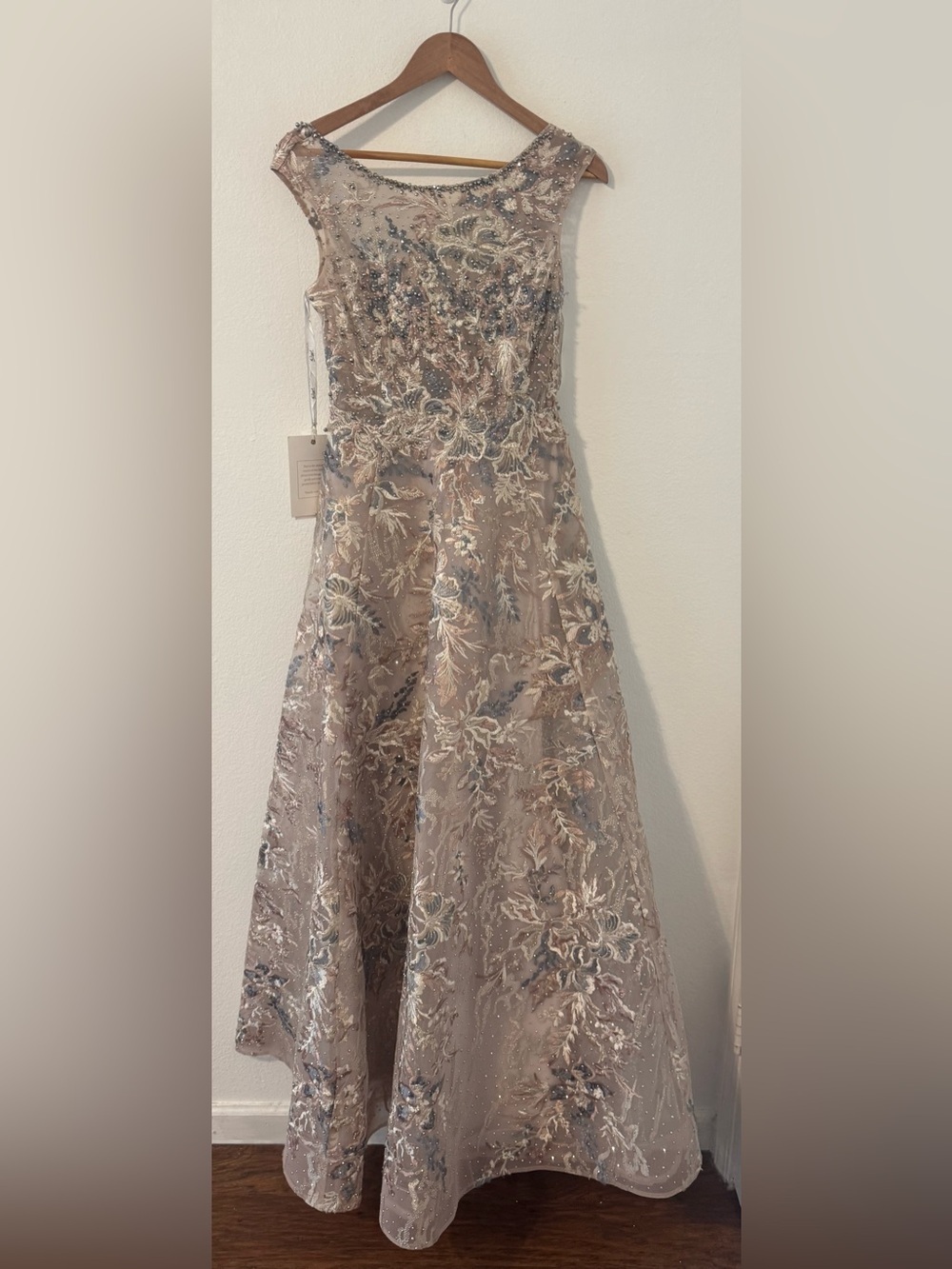 Mac Duggal Floral Embroidered A-line Gown Embellished Beaded Tulle NWT 4 *Read